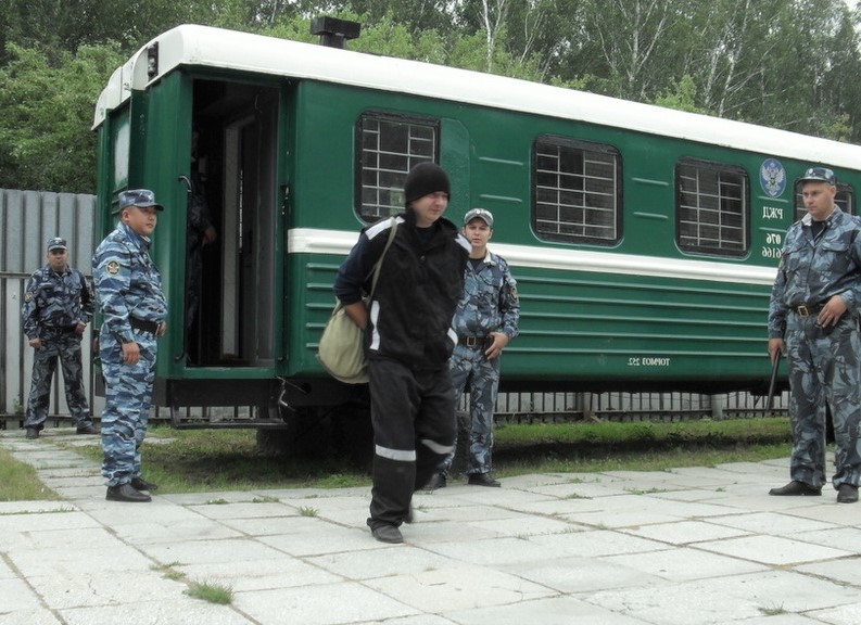 перевести осужденного в колонию рядом с домом