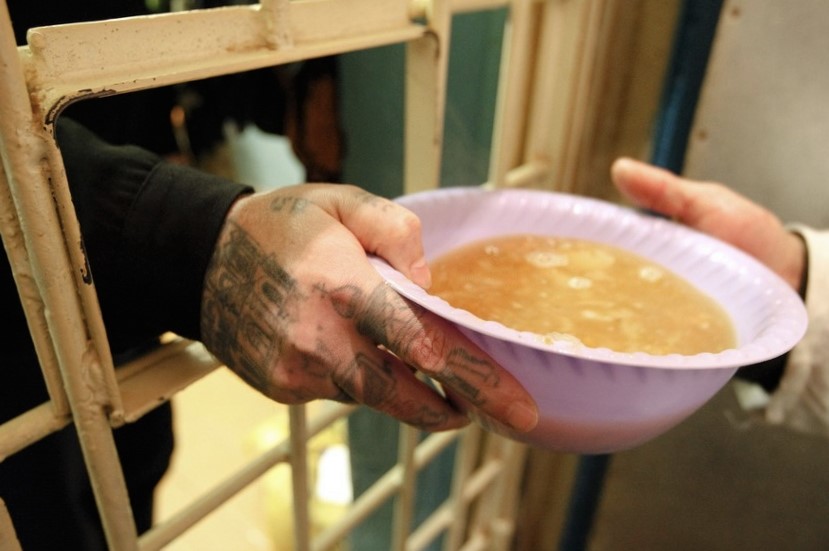 Чем кормят заключенных в тюрьме и на зоне. Питание в колонии и сизо