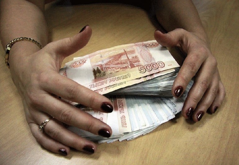 Бухгалтер УФСИН из Поморья тратила деньги колонии на покупку-продажу акций